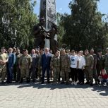 Депутат Челябинской городской Думы возложил цветы к памятнику Воинам-интернационалистам