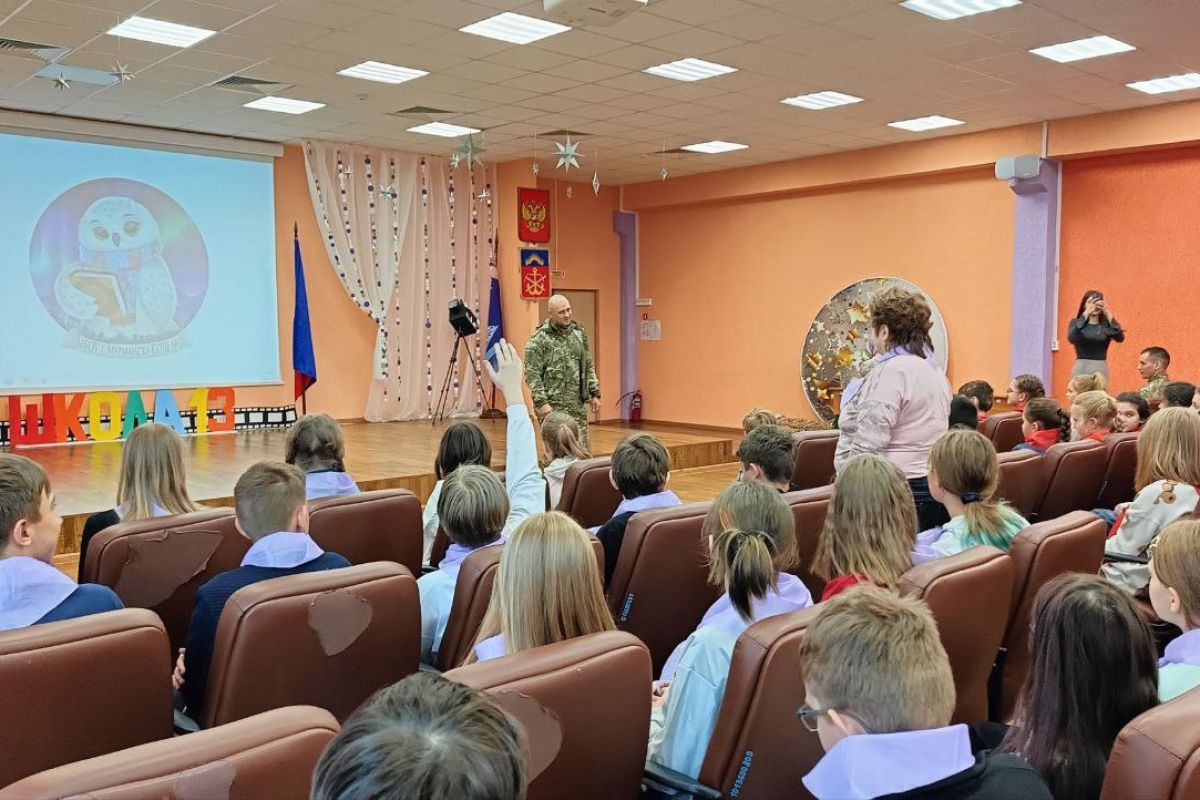 В оздоровительных лагерях Мурманска продолжаются патриотические кинопоказы