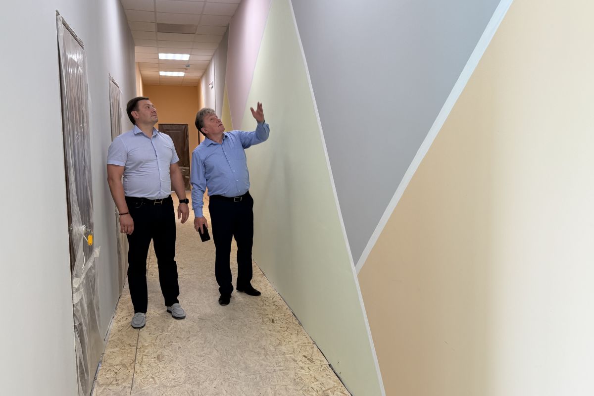 Александр Акимов обсудил реализацию Народной программы «Единой России» с главой Земетчинского района Николаем Итальянцевым и посетил ряд объектов
