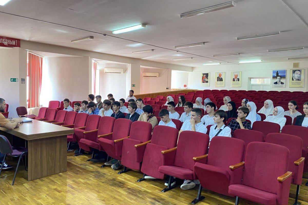 В Ингушском политехническом колледже имени Ю.И. Арапиева прошел Урок мужества в преддверии Дня ветеранов боевых действий, организованный активом местного отделения партии «Единая Россия» в г. Назрань