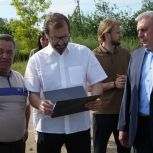 Реализацию инициативных проектов в посёлке Чеботариха оценили депутаты областного парламента во время рабочей поездки по Куйтунскому району