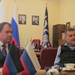 После ознакомления с выставкой «Война чужими руками», организованной «Единой Россией», журналист из ЮАР дал интервью