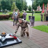 Возложение цветов, митинги и гуманитарная помощь: «Единая Россия» чествует ветеранов боевых действий