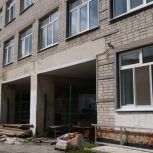 Партийный десант проконтролировал ход капитального ремонта гимназии №13