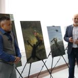«Единая Россия» организовала в Уфе выставку картин в поддержку бойцов СВО