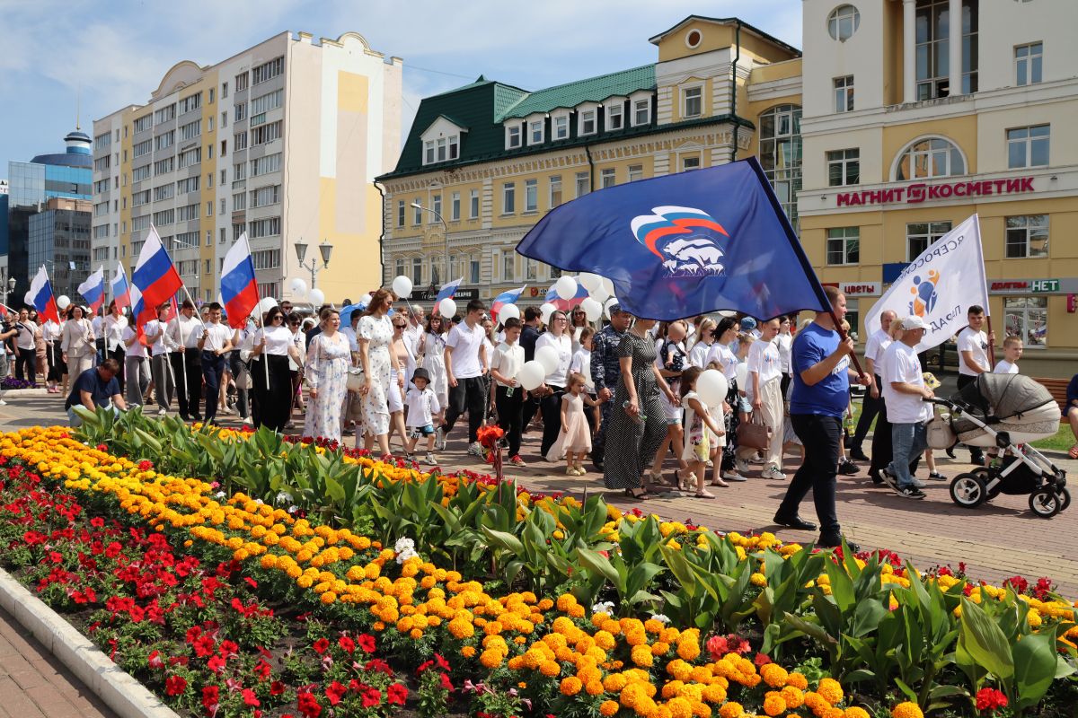 Единороссы приняли участие  в Параде семей