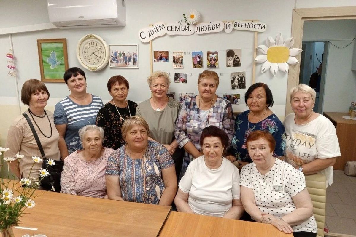 Семейная викторина, чествование супружеских пар, поэтический вечер: в Иркутской области проходят мероприятия в рамках партпроекта «Старшее поколение»