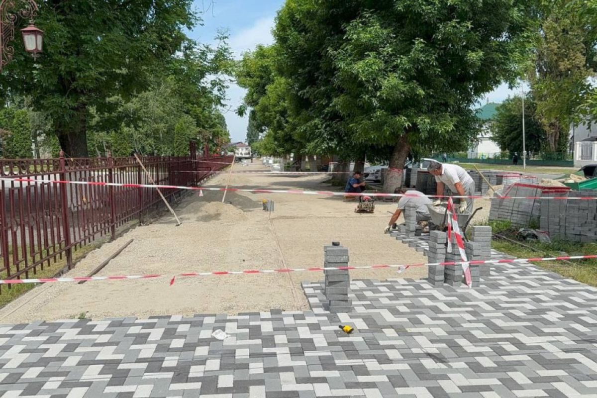 В Тереке началось благоустройство Школьной аллеи