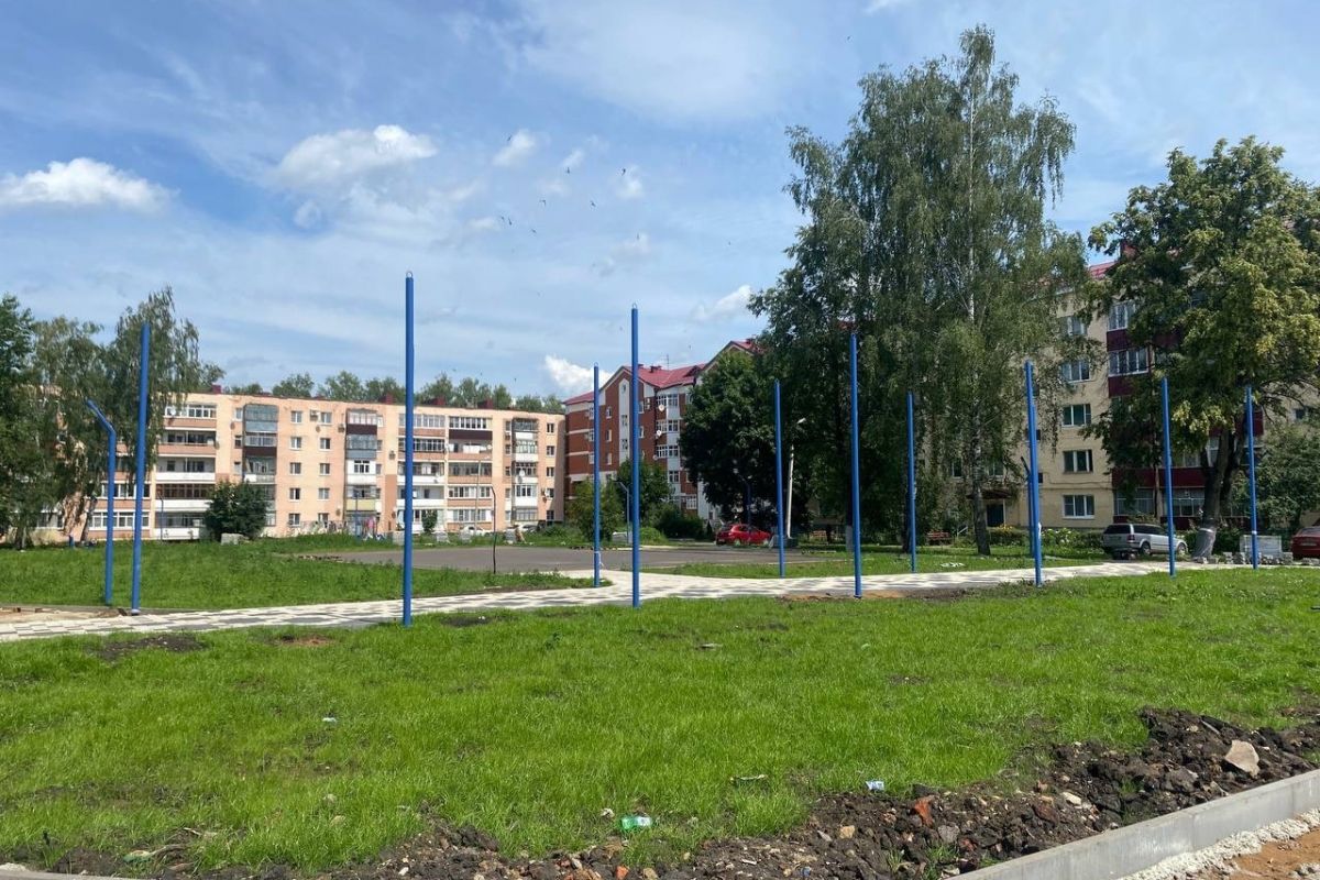 "Городская среда": в Саранске продолжается благоустройство сквера по улице Мордовская