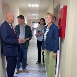 Владимир Радаев посетил амбулаторный центр в поселке Северный