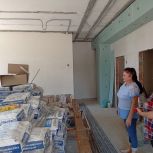 Единороссы Матвеево-Курганского района ознакомились с ремонтными работами в Анастасиевской детской спортивной школе