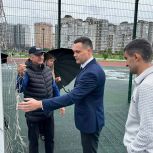 Активисты «Единой России» проверили безопасность футбольных полей в Липецке и Рязани