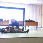 В Калтане единороссы провели для школьников мастер-класс по тактической медицине