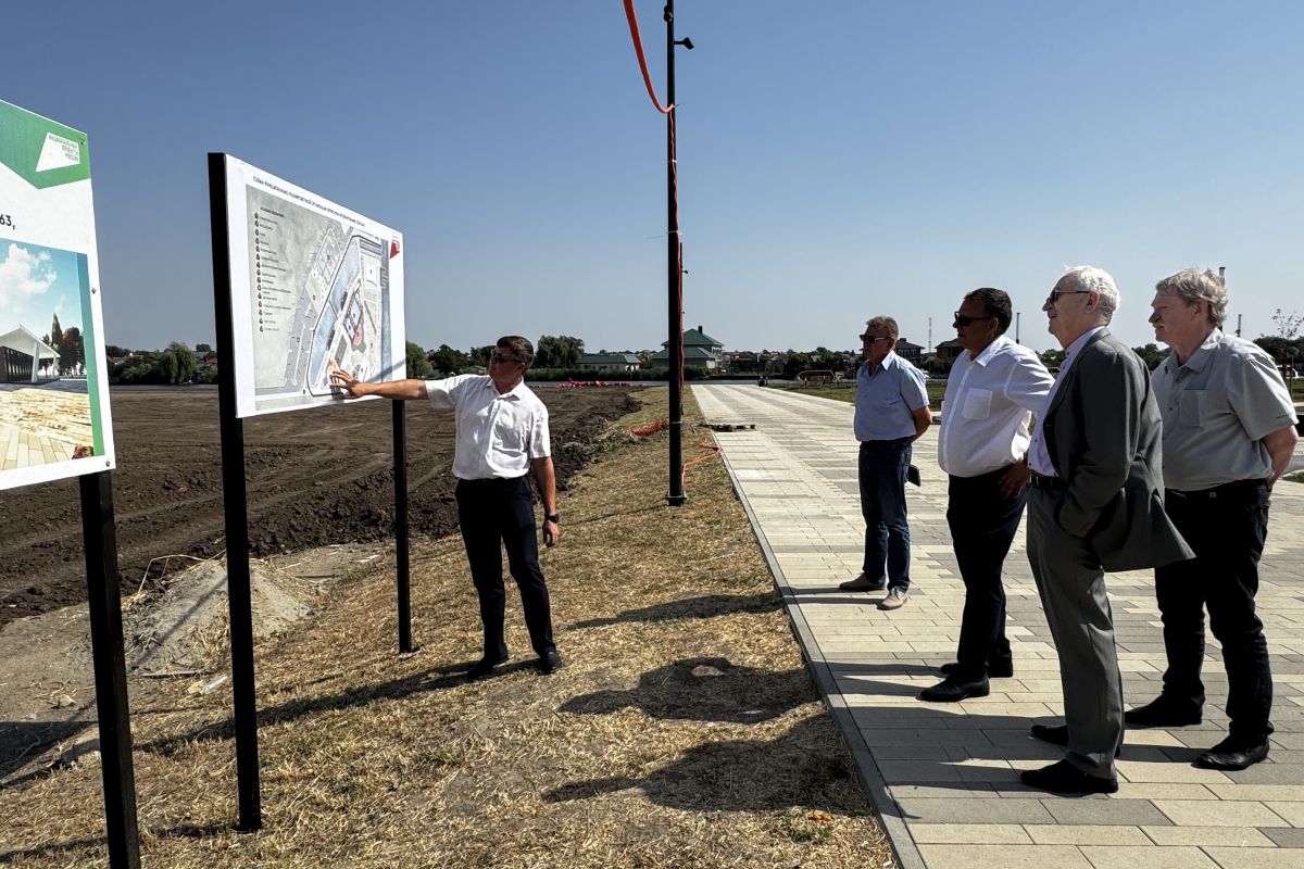 В Кореновском районе в рамках народной программы «Единой России» благоустраивают парк и строят бассейн