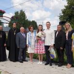 В День семьи, любви и верности Пётр Фомин и Елена Дербилова встретились с молодожёнами, «золотыми» и «изумрудными» юбилярами Малопургинского района