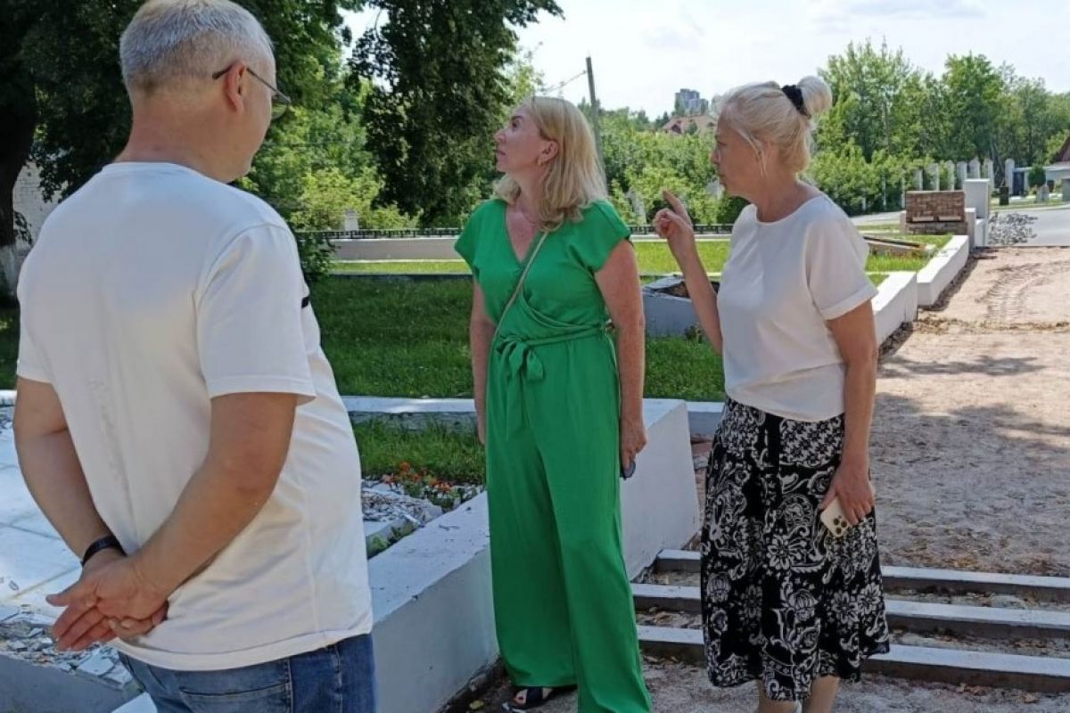 Светлана Ворнакова оценила ход ремонта памятника ленинградцам-блокадникам