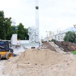 В областном центре продолжается реконструкция монумента и благоустройство прилегающей территории на площади Победы