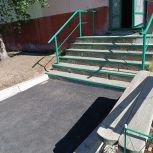 «Партийный десант» оценил ход благоустройства придомовой территорий в Печенгском округе