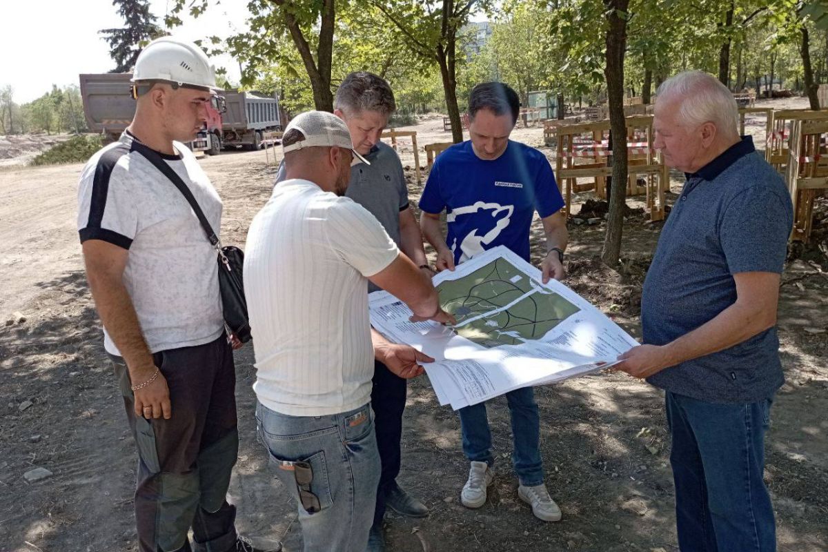 «Городская среда»: В Луганске продолжается реконструкция парка «Дружба»