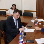 Юрий Слюсарь первым из кандидатов подал документы в избирком на выборах губернатора Ростовской области