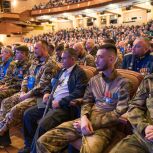 Владимир Якушев отметил депутатов из Югры за повышение авторитета «Единой России»