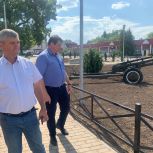 Сергей Лукьянов проверил ход благоустройства сквера, расположенного рядом с административным зданием Старожиловского района