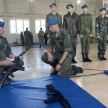 Партпроект «Историческая память» и ветераны ВДВ провели занятия по основам военной службы для донских «юнармейцев»