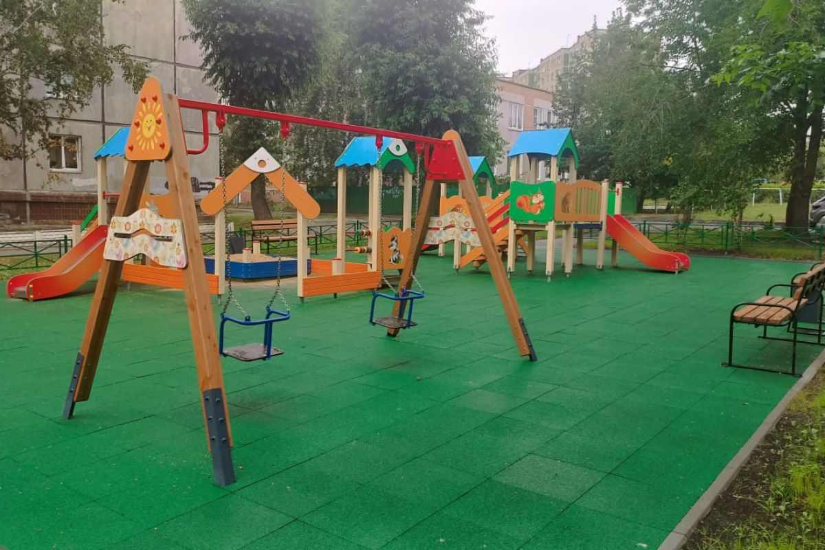 Партийный контроль объектов благоустройства прошел в Калининском районе