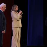 Виктор Якимов и Анна Соломеина поздравили каменцев с Днем металлурга