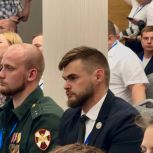 Участникам СВО вручили партийные билеты