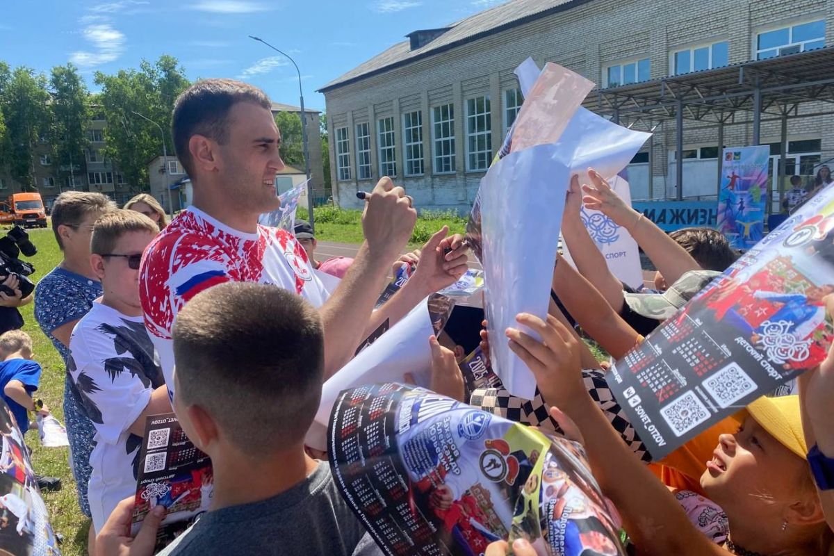 Лучегорск принял праздник спорта и семьи на обновлённом школьном стадионе