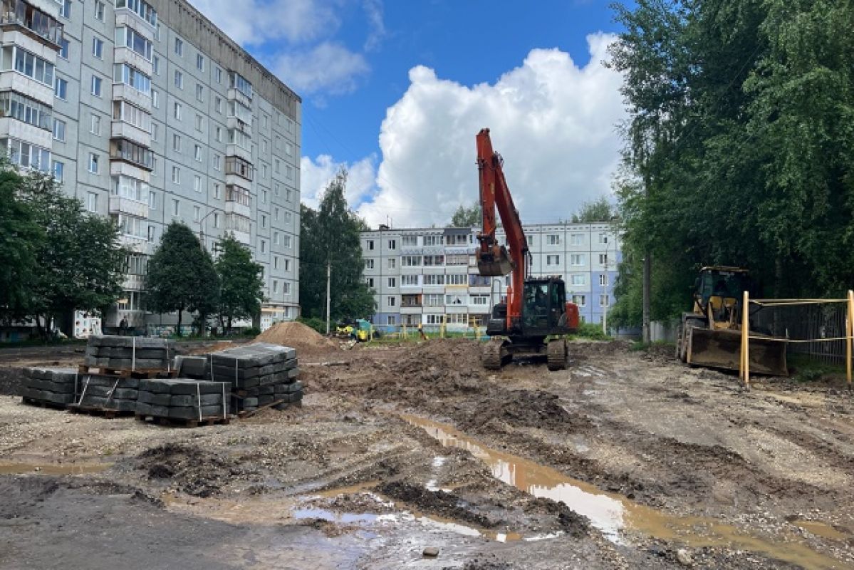 Сыктывкарцы контролируют ход благоустройства двора по улице Петрозаводская