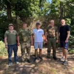 Муниципальный депутат Эльдар Шарипов доставил помощь бойцам в Запорожье