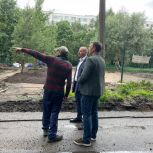 Единороссы Невского района проверили ход строительства новой спортивной площадки в МО Оккервиль