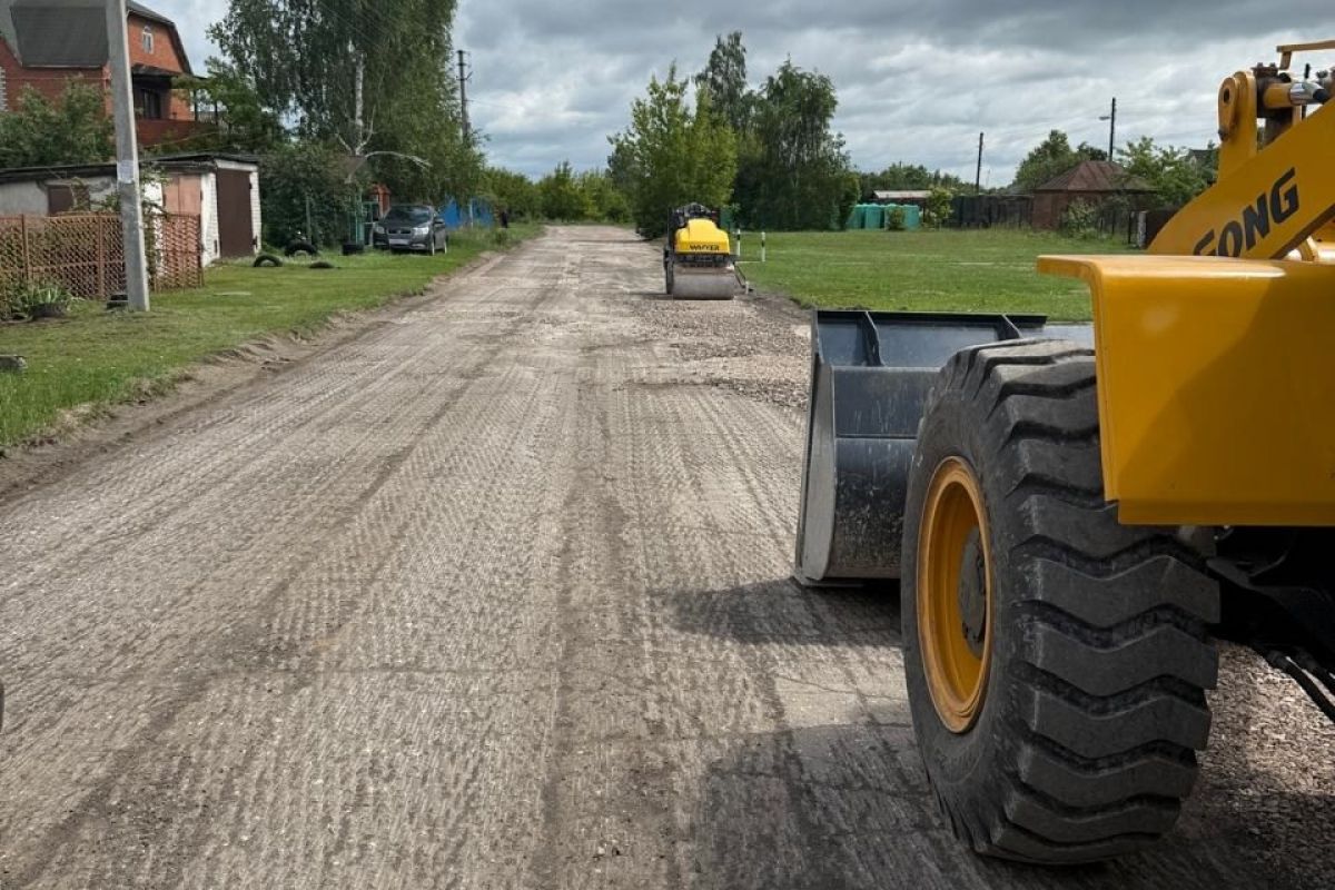 В поселке Мурмино Рязанского района продолжается ремонт дороги