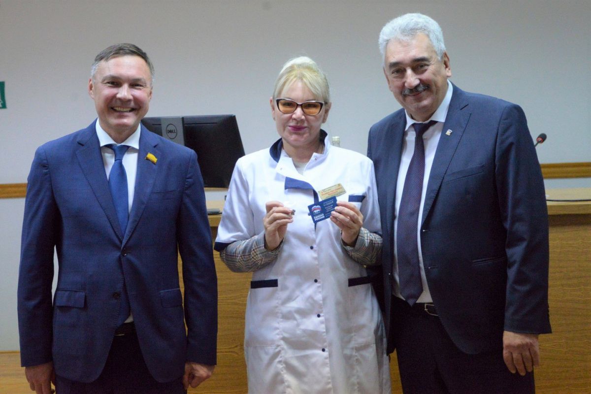 Поздравление Леонида Черкесова с Днем акушера-гинеколога России