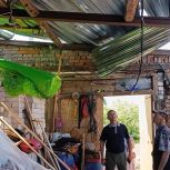 Активисты партии помогают ликвидировать последствия вчерашнего урагана
