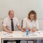 «Единая Россия» подписала соглашения с Общественной палатой о проведении честных, законных и прозрачных выборов
