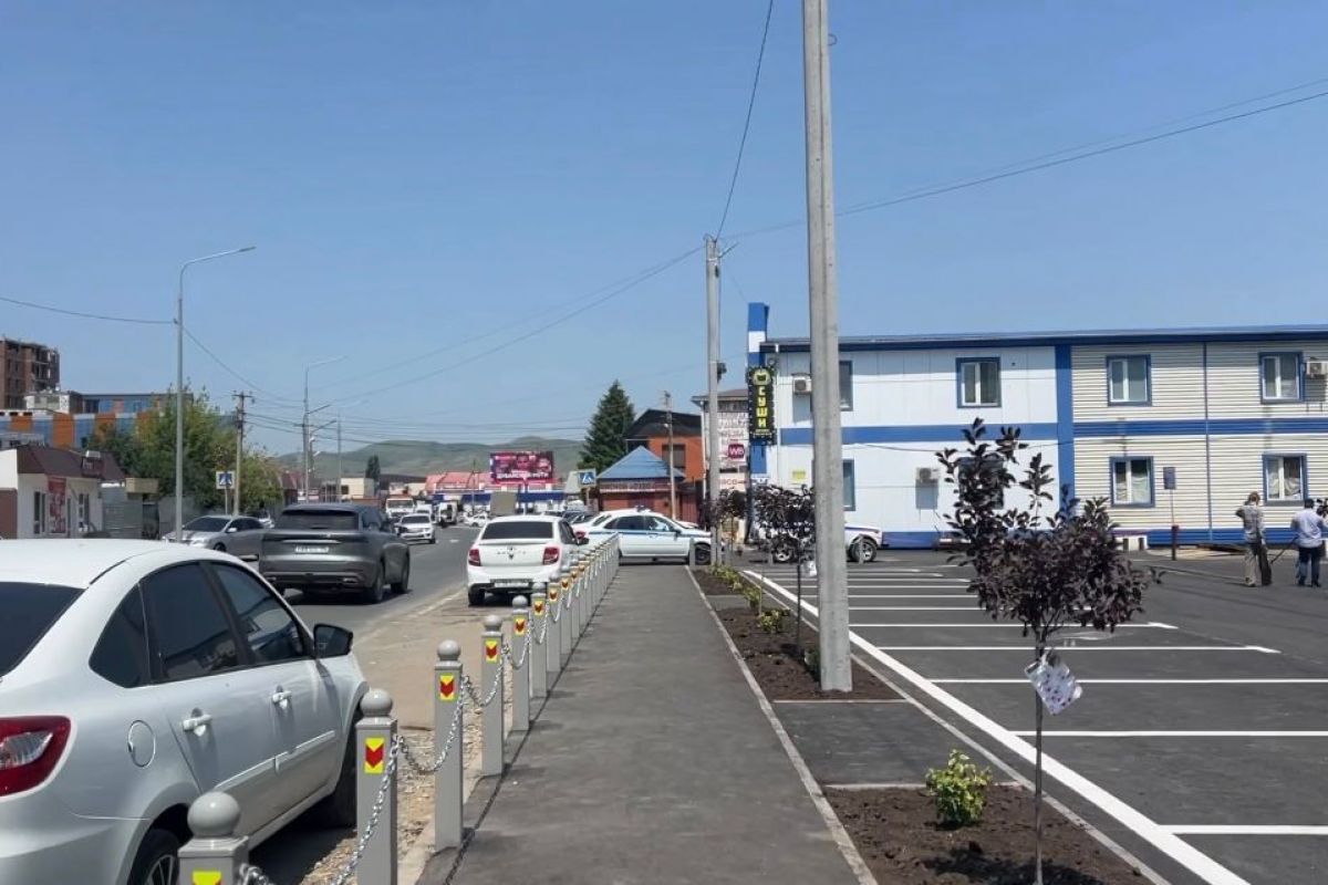 В городе Сунжа партийный десант «Единой России» осуществил мониторинг пешеходного тротуара по улице Висаитова (Рабочая) в рамках реализации Народной программы