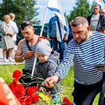 В День Военно-морского флота активисты «Единой России» приняли участие в патриотических митингах в Югре