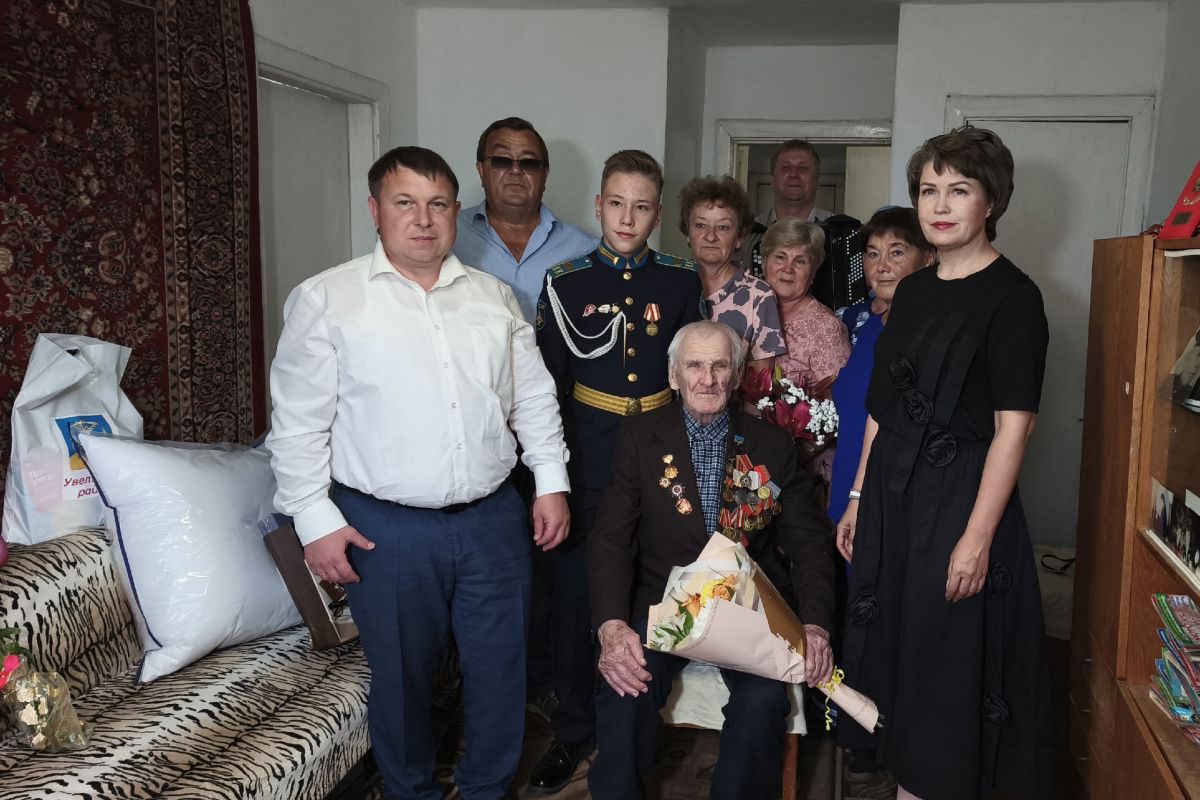 Фронтовик в Увельском районе Петр Попов отметил 100-летие