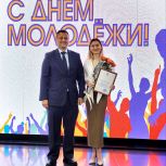 «Единая Россия» отметила Благодарственными грамотами активистов молодежных движений республики