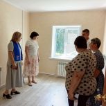 Единороссы Касимовского округа проверили ход капитального ремонта фельдшерско-акушерского пункта в деревне Поповка