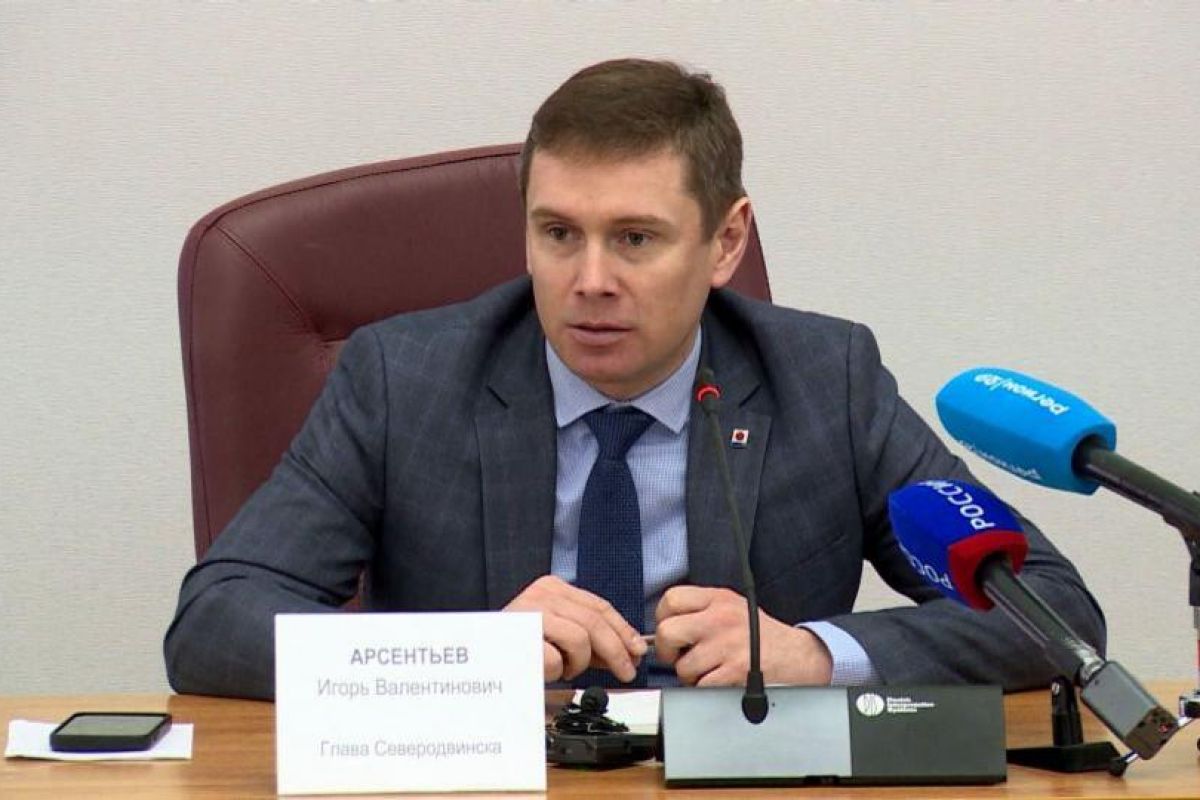 Глава Северодвинска Игорь Арсентьев сообщил о закрытии злополучного бара «Осень» около ЗАГСа