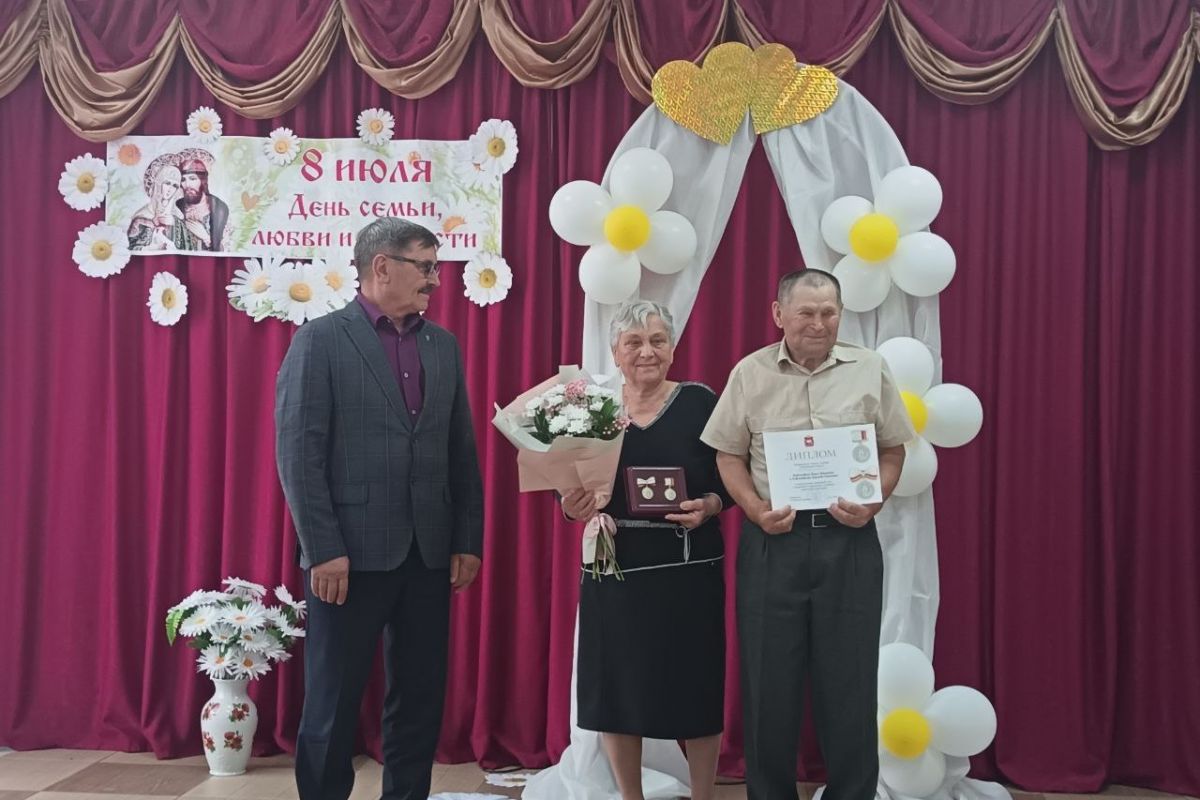 В Уйском районе прошло мероприятие, посвященное Дню семьи, любви и верности в рамках партпроекта «Единой России» «Крепкая семья»