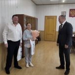 Партийцы Зубово-Полянского местного отделения «Единой России» вручили  памятные подарки  семье участника СВО