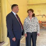 Депутаты фракции проверили, как ведется ремонт в школах Саратова