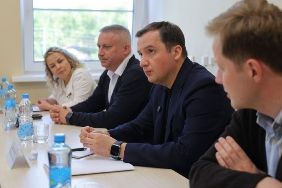Александр Цыбульский обсудил с коллективом Мезенской ЦРБ ключевые задачи развития учреждения