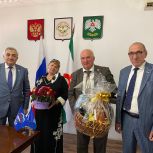 В местном отделении партии "Единая Россия" в городе Назрань организовали семейное чаепитие в честь Дня семьи, любви и верности