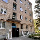 Депутат Владимир Влазнев: В Азове и Азовском районе активно ведется установка новых окон в домах, пострадавших от БПЛА